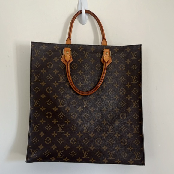 GORGEOUS EUC Louis Vuitton Monagram Sac Plat! Classic tote for everyday! - Picture 14 of 16